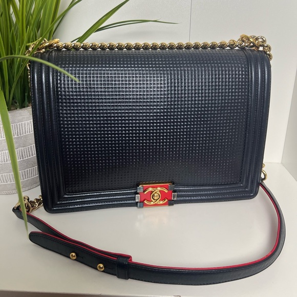 CHANEL
Lambskin Embossed Large Boy Cube
Flap Navy Blue - Picture 3 of 13